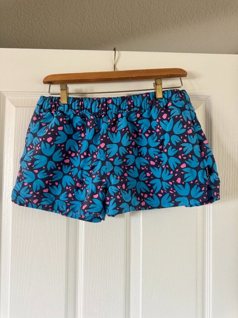 VGUC Patagonia Barely Baggies Shorts in Size Medium, Pollen Confetti Blue